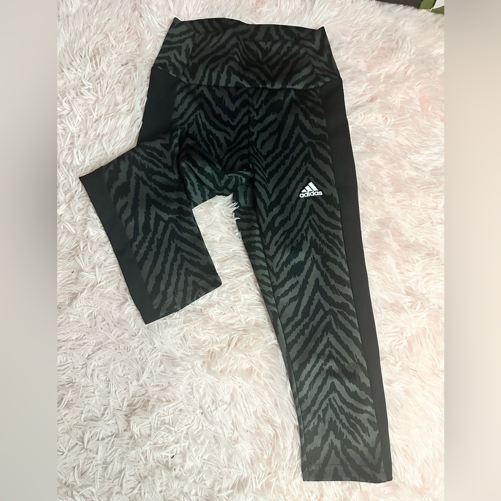 💕 NWOT adidas zebra chevron leggings - Picture 1 of 2